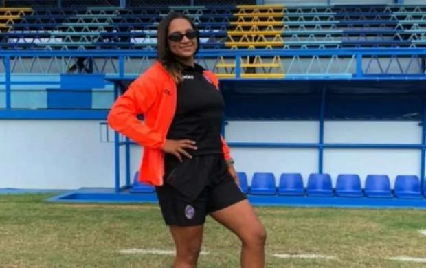 Hamilə futbolçu bombardir oldu 