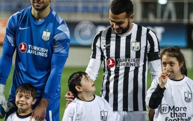 Meydana daum sindromlu uşaqlarla çıxdılar - FOTO 