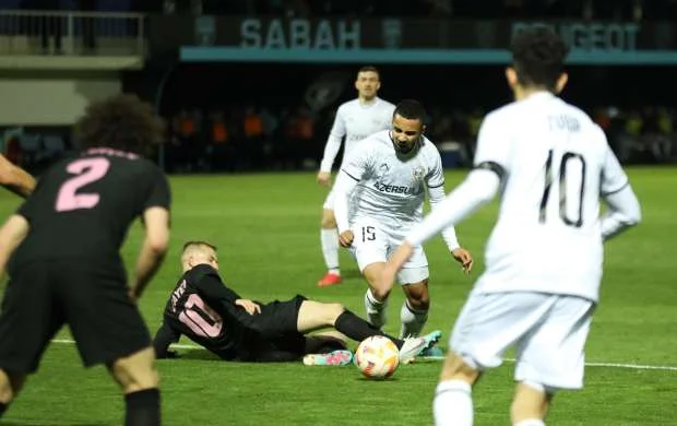 “Qarabağ”la “Neftçi” eyni turda büdrədi - Tura baxış 