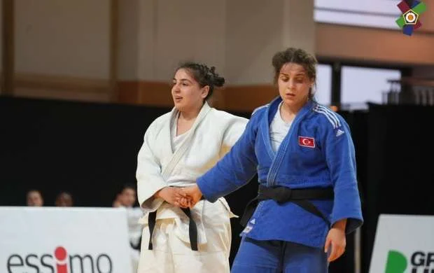 Yığmamız Avropa kubokundan 6 medalla qayıdır 