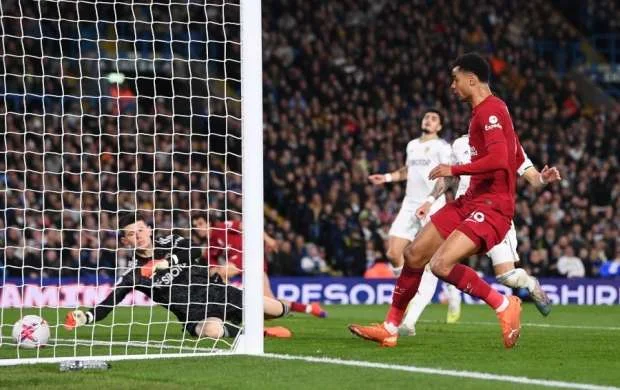 İPL: “Liverpul”dan darmadağın 