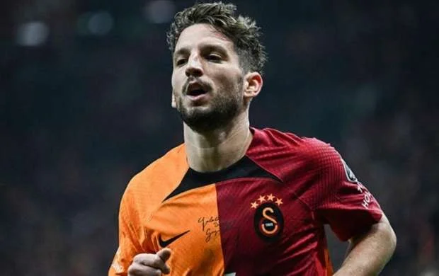 Günün transfer şayiələri: "Qalatasaray" hücumçusu ilə bağlı qərar verdi 