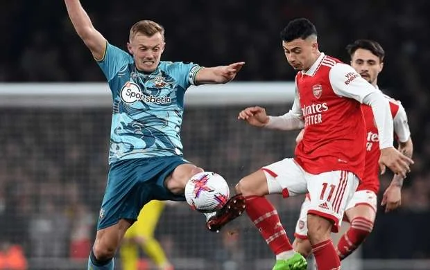 “Arsenal” yenə xal itirdi 