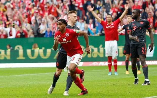 “Bayern Münhen” uduzdu, “Borussiya” liderliyi ələ keçirdi 