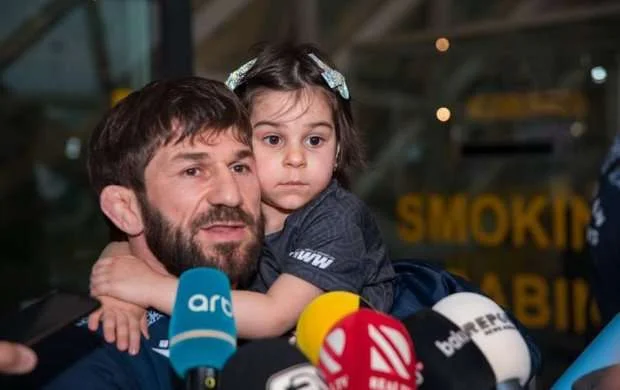 "İrəvanda Azərbaycan bayrağının yandırılması... " - Taleh Məmmədov 