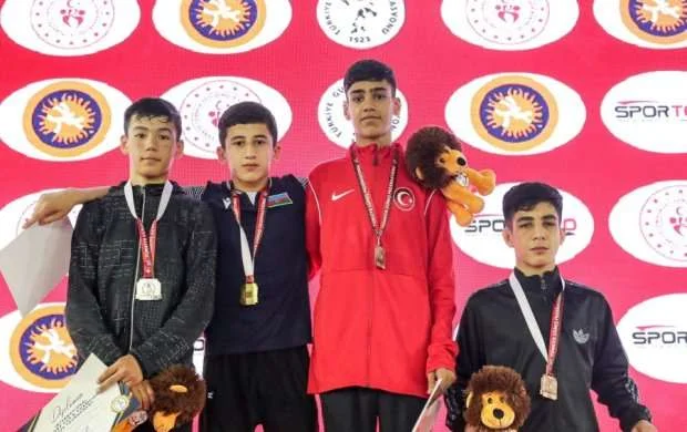 Azərbaycan güləşçilərindən “Zəfər kuboku”nda daha 5 medal 