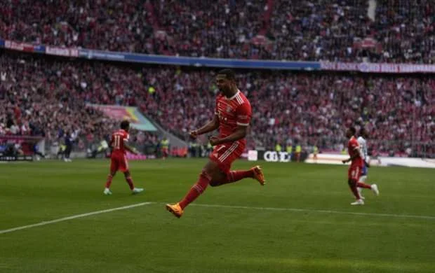 “Bayern” inamlı qələbə ilə yenidən zirvədə 