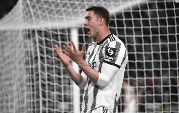 Nəhənglər Vlahoviç uğrunda mübarizə aparacaq 