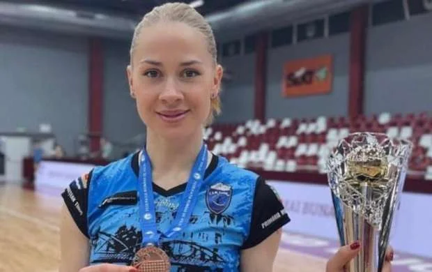 Yelizaveta Rumıniyada medal qazandı 