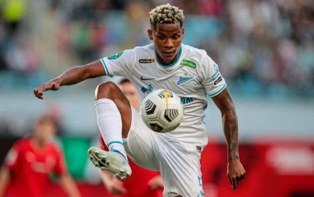 "Zenit"in futbolçusu İstanbul nəhənginə keçir 
