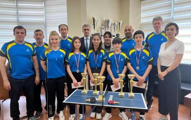 Stolüstü tennisçilərimiz mükafatlandırıldı 