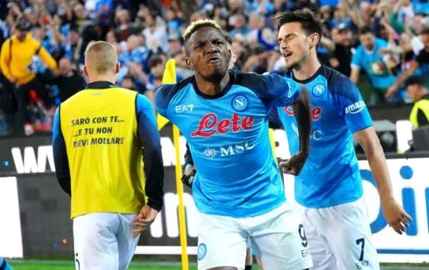 "Napoli" çempion oldu, onu küçədə gülələdilər 