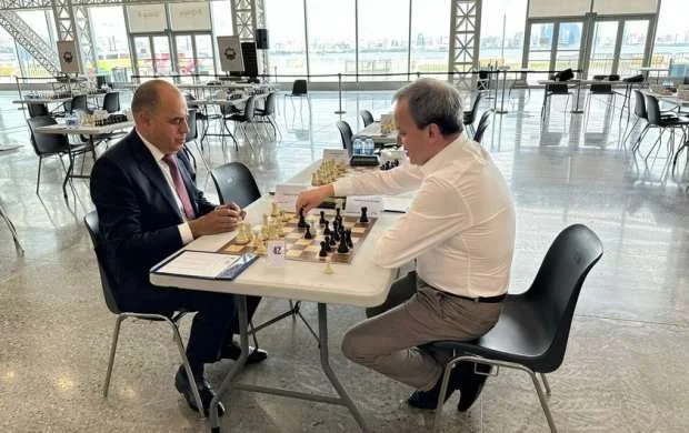 AŞF prezidenti FIDE rəhbəri ilə şahmat oynadı 