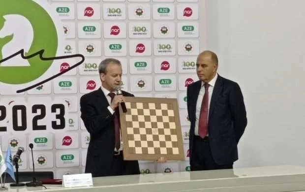 FIDE prezidentindən Şahmat Federasiyasına hədiyyə 