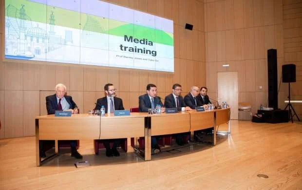 Mətbuat xidmətlərnin rəhbərləri üçün təşkil edilən master-klasın iştirakçılarına sertifikatlar təqdim olunub 