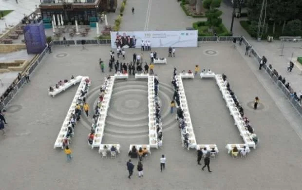 Bakıda ilk dəfə 100 lövhədə şahmat seansı təşkil olundu 