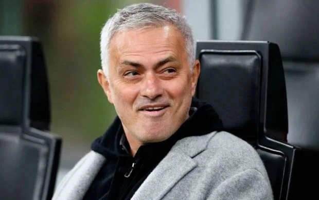 Mourinyu PSJ rəhbərliyindən bu futbolçunun transferini istədi 