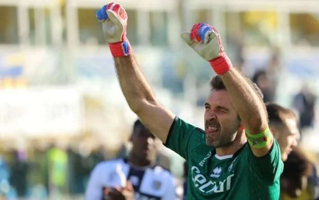 Buffon performansını bəyəndiyi qapıçıların adlarını açıqladı 