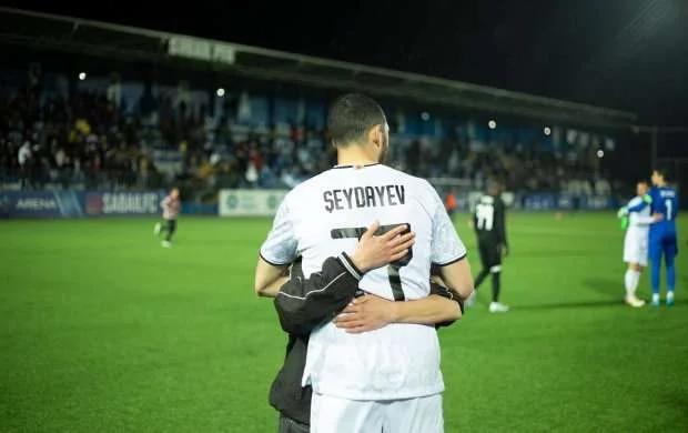 Şeydayev Reynaldoya çatdı 