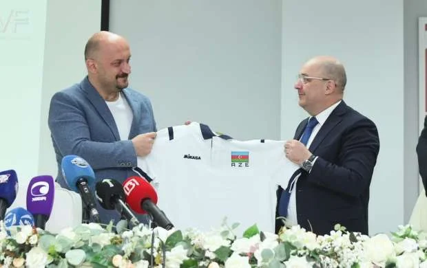 Millimizin yeni baş məşqçisi ictimaiyyətə təqdim olundu 