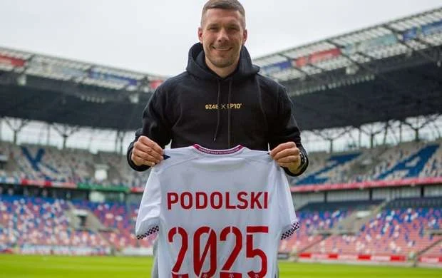 Podolskidən Polşa klubu ilə yeni müqavilə 