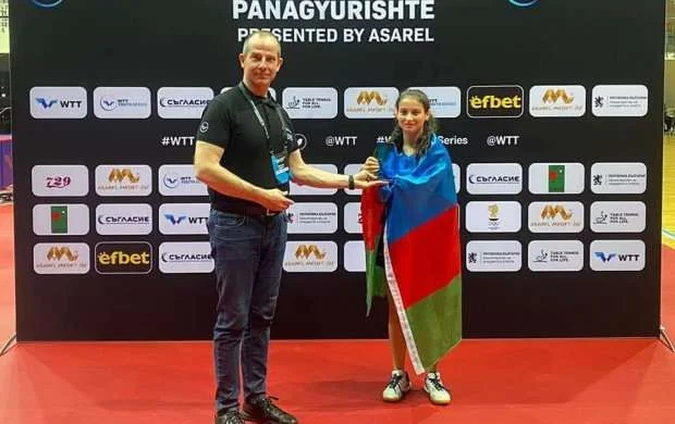 Stolüstü tennisçimiz Bolqarıstanda medal qazandı 