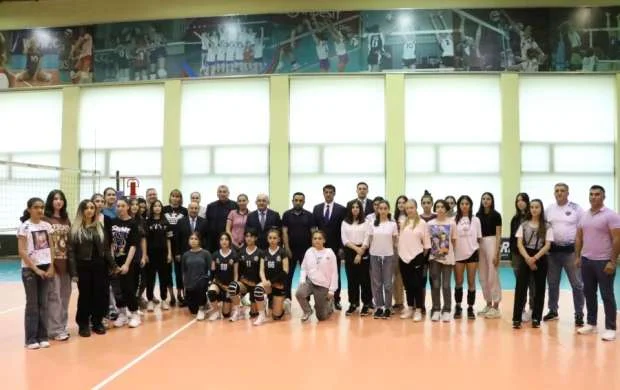 Federasiya prezidenti gənc voleybolçularla görüşdü 