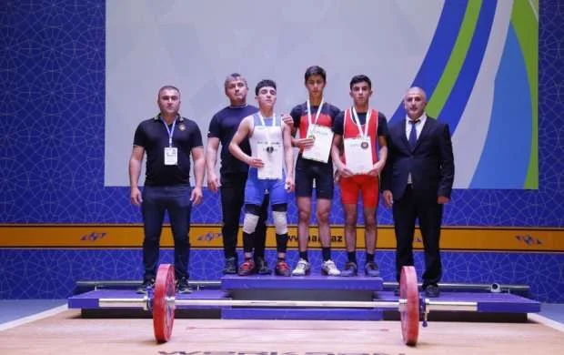İlk yarış gününə yekun vuruldu 