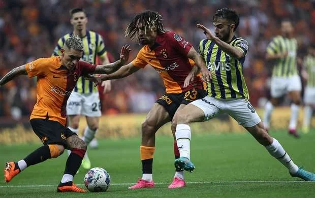“Qalatasaray” “Fənərbaxça”nı darmadağınla yola saldı 