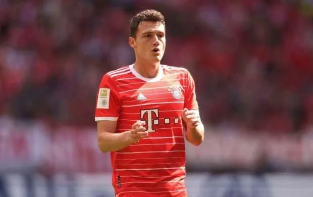 Pavar "Bayern Münhen"i əzəli rəqibinə dəyişir 