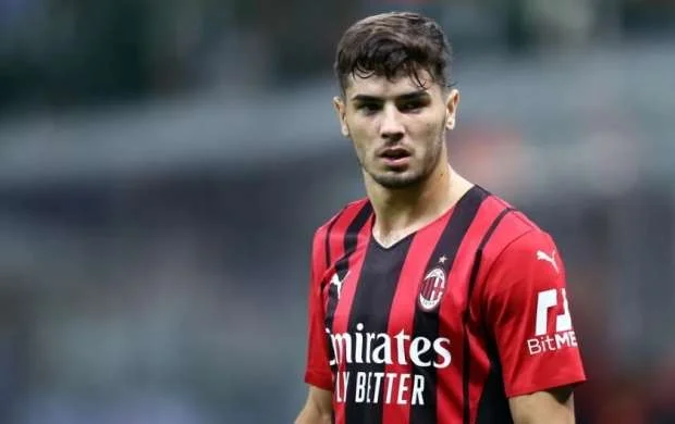 "Milan"ın ulduzu İspaniyaya döndü - RƏSMİ 