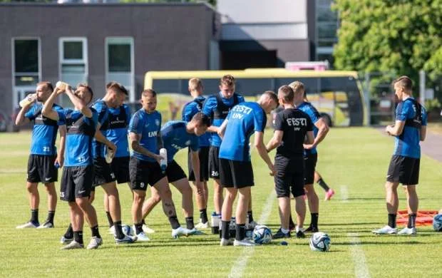 Estoniya millisi Bakıya ciddi itkilərlə gəlir 