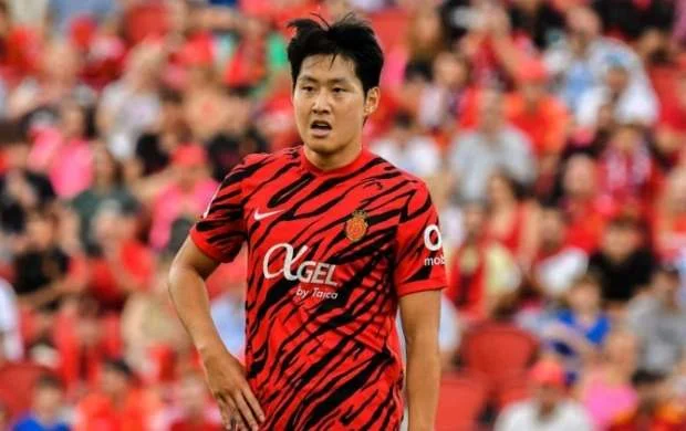 Fransa nəhəngi koreyalı futbolçu ilə anlaşdı 