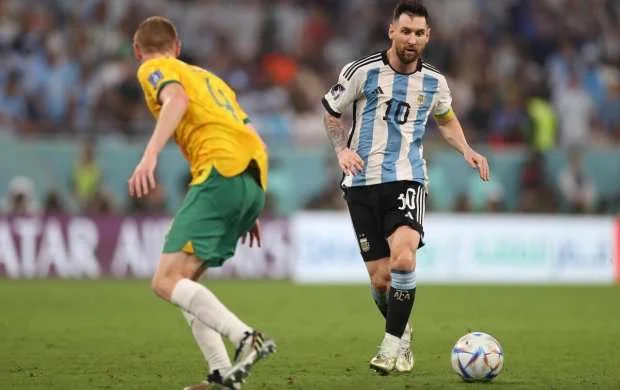 Messi karyerasının ən erkən qolunu vurdu 