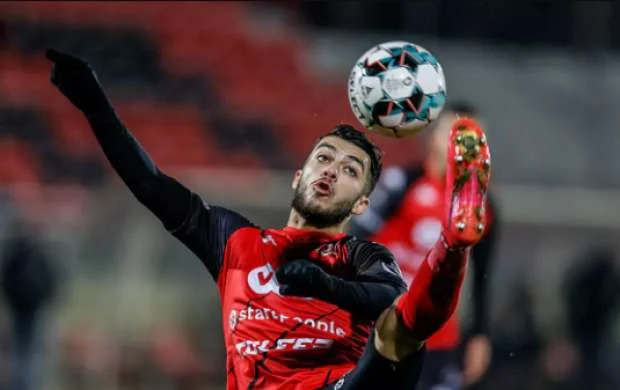 Kompani gürcü forvardı İngiltərəyə aparır 