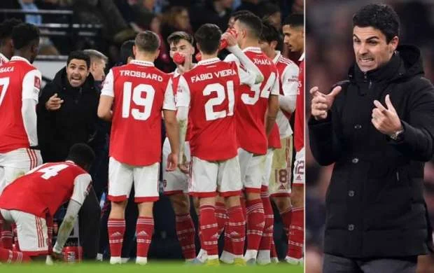 İngiltərə klubu 10 futbolçusu ilə vidalaşır 