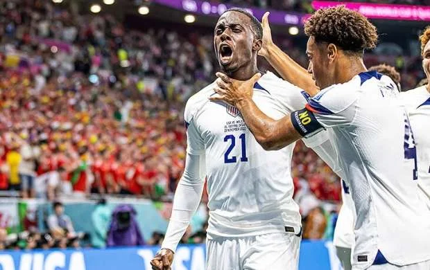 İtaliya nəhəngi amerikalı futbolçu üçün hərəkətə keçdi 