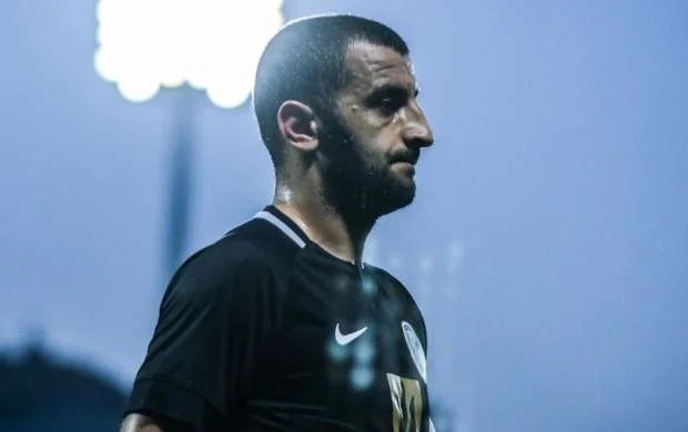 Millimizin sabiq futbolçusu karyerasını bitirdi 