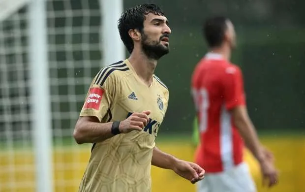 Emreli “Dinamo”da növbəti qolunu vurdu 