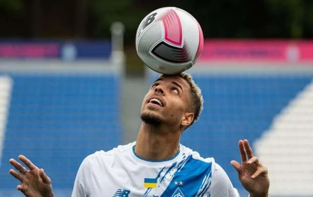 Niderlandlı futbolçu Ukraynadan ayrılacaq - Agenti rəhbərliyə zəng vurdu 