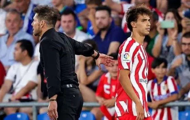 Simeone "Çelsi"dən qayıdan ulduza "yerini göstərdi" 