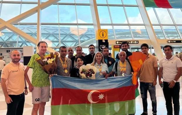Veteran atletlər Bakıya döndülər 