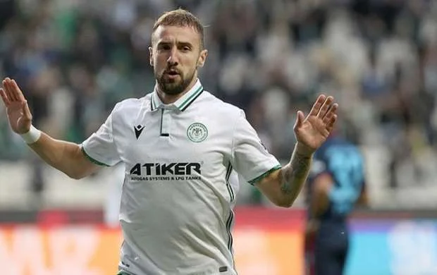 Super Liqa klubu iki futbolçusu ilə vidalaşdı 