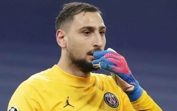 Donnarumma hücuma məruz qaldı - Əl qolunu bağlayıb... 