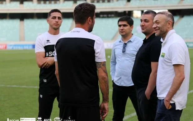 “Neftçi”nin yeni prezidenti komanda üzvləri ilə görüşdü 
