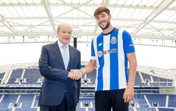 “Portu” “Barselona”nın futbolçusunu transfer etdi 