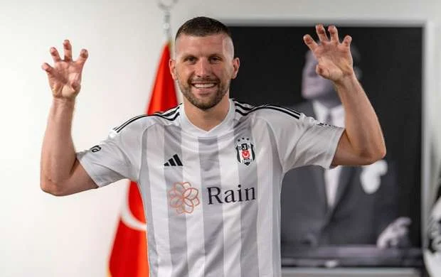 “Milan”ın xorvat futbolçusu “Beşiktaş”la müqavilə bağladı 