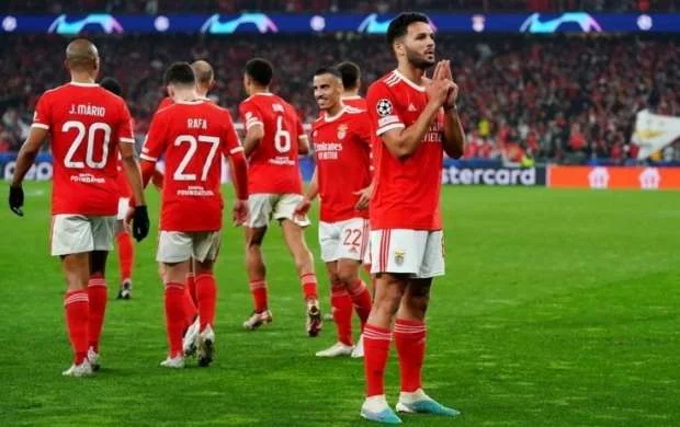 PSJ bu iki hücumçudan birini alacaq 
