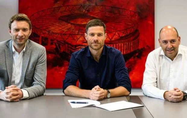 Xabi Alonso müqavilə imzaladı 