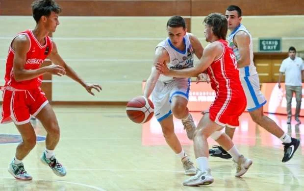 Azərbaycan yığması Cəbəllüttariqə qalib gəldi 